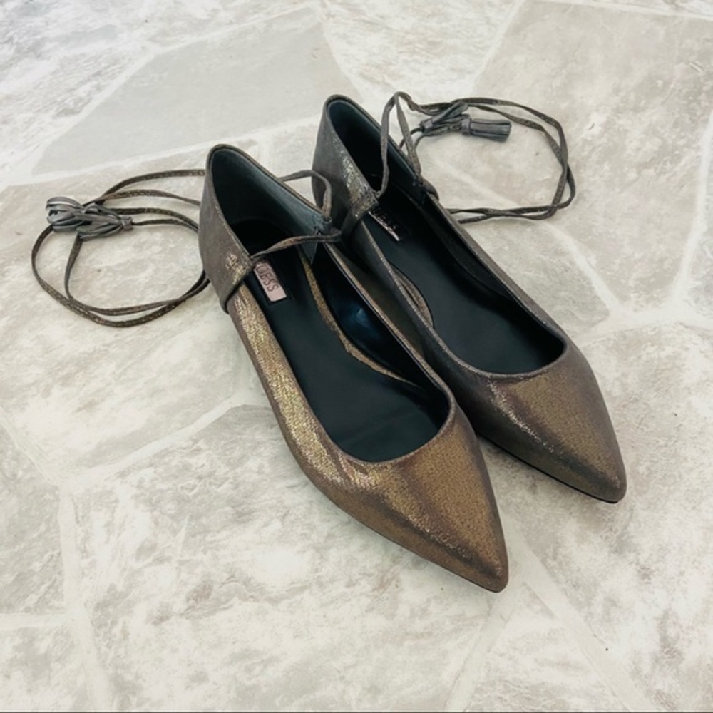 NWOT GUESS golden metallic copper flat pointed lace up tassel shoes size 5.5